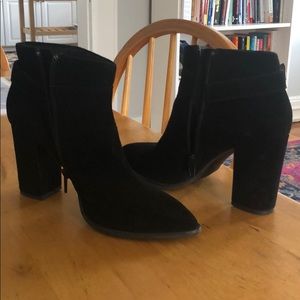 Black ankle booties!